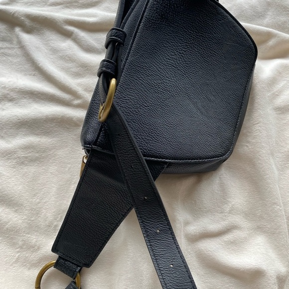 Universal Thread Black Adjustable Crossbody Bag - Picture 7 of 12